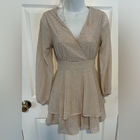 Japna Women's Tan Animal Print Long Sleeve Tiered Faux Wrap Mini Dress – Size S - Picture 6 of 7